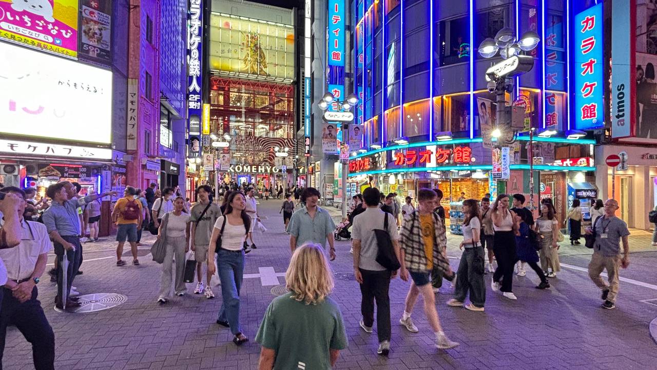 De neonreclames in Tokyo, Japan