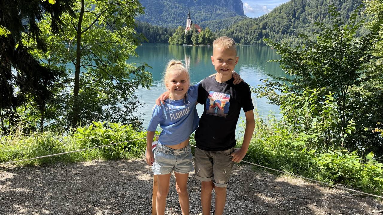 Kids bij het meer van Bled