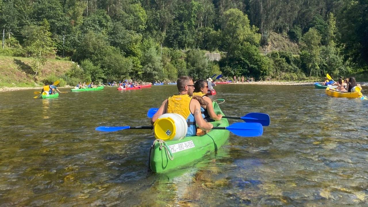 Kajakken op de rivier in Picos de Europa