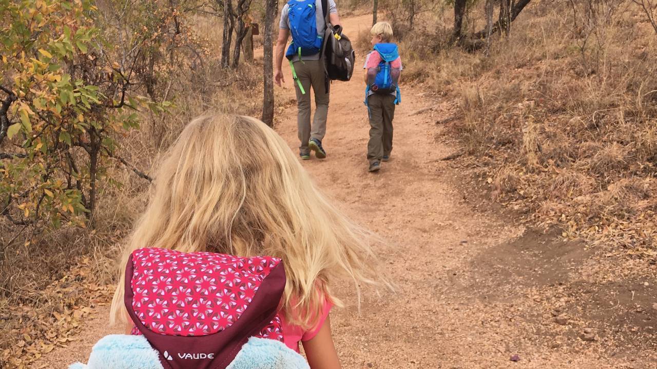 Wandelen met kids in Tanzania