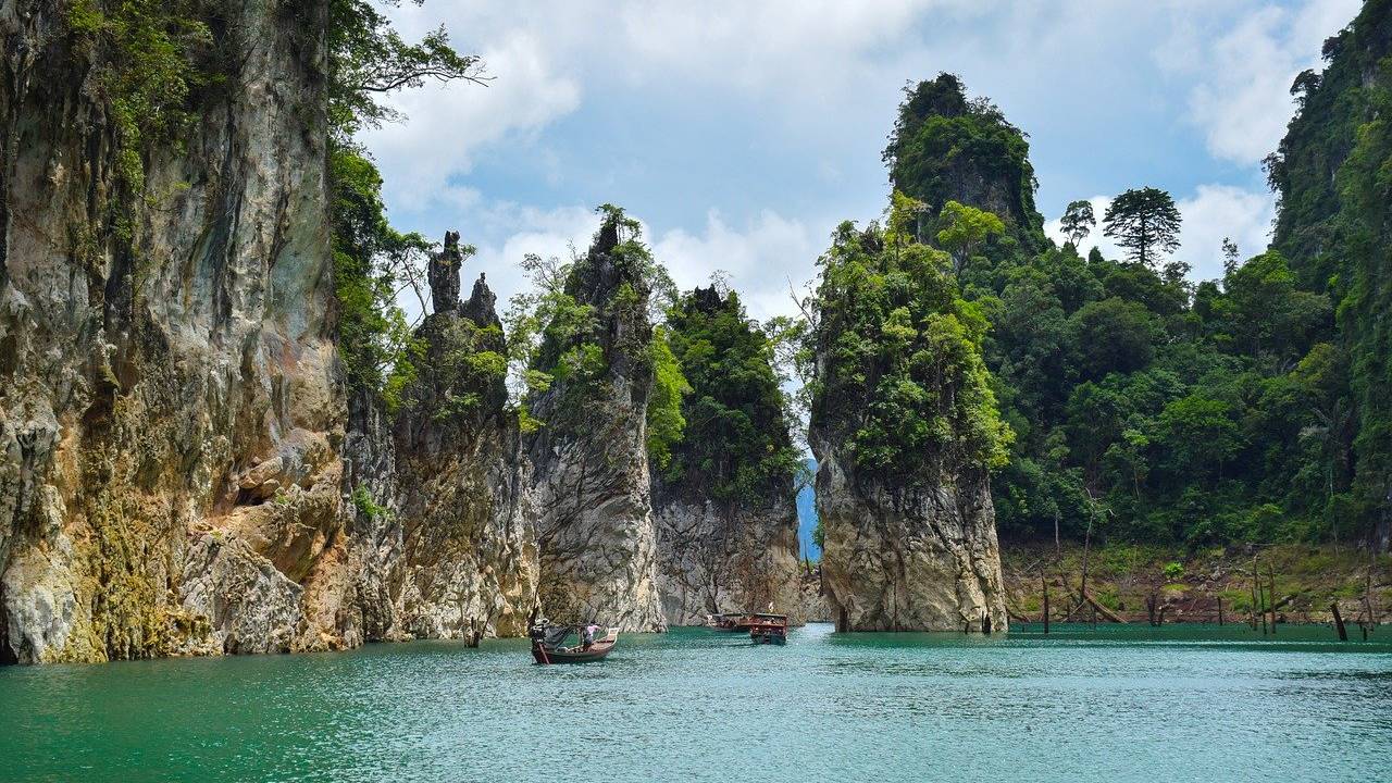 Rotsen van het Khao Sok National Park