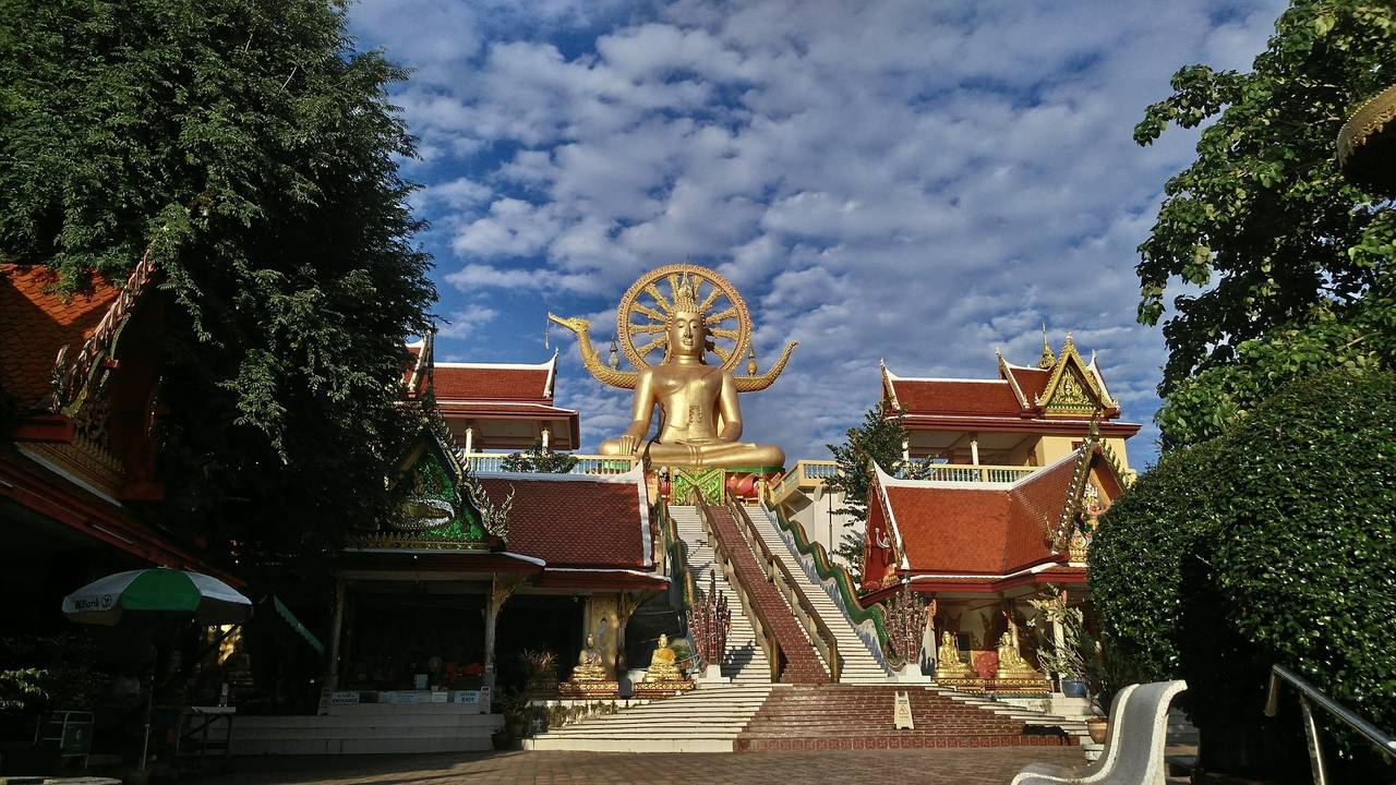 De Wat Phra Yai tempel op Koh Samui