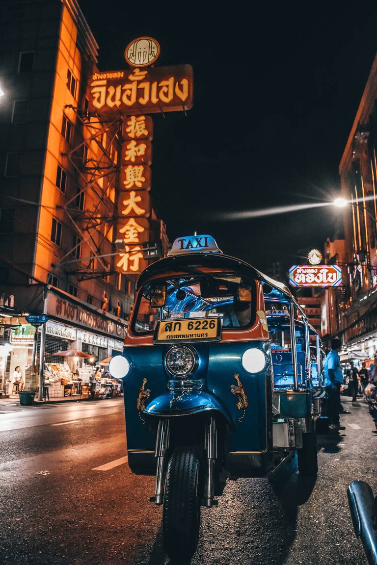 Tuktuk in de avond in Bangkok