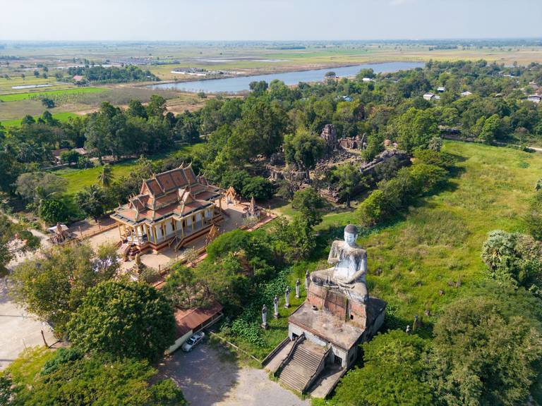 Uitzicht op tempel, Battambang