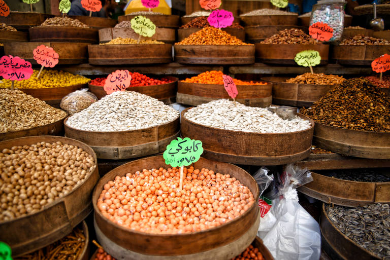 Geurige kruiden en specerijen op de markt in Amman