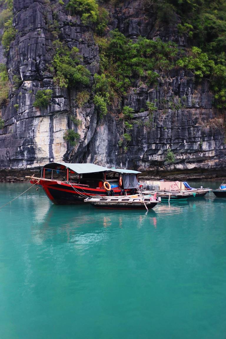 Bai Tu Long Bay