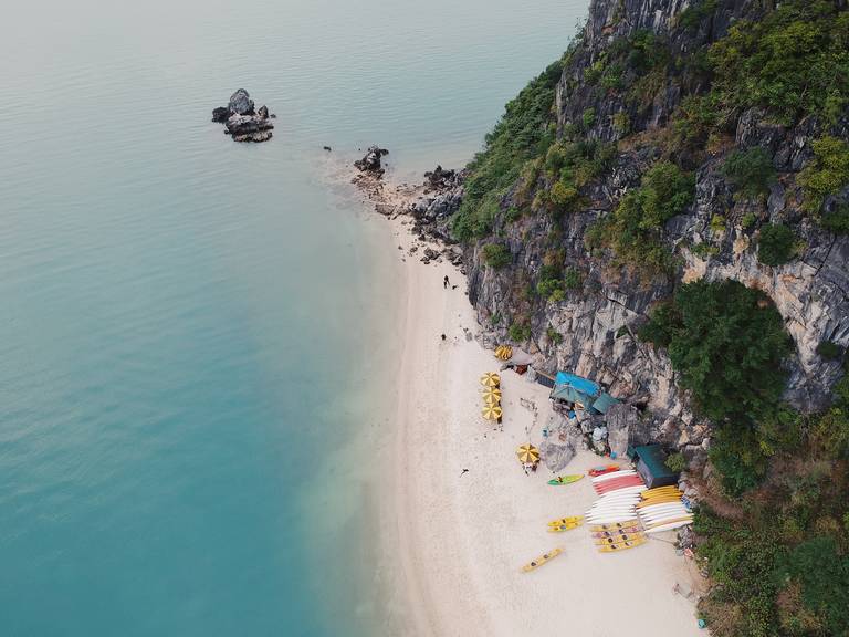 Bai Tu Long Bay