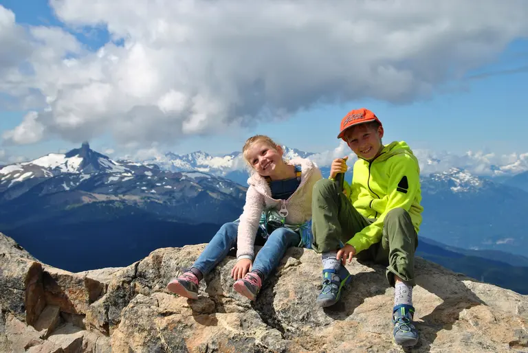 Kids op de berg in Jasper
