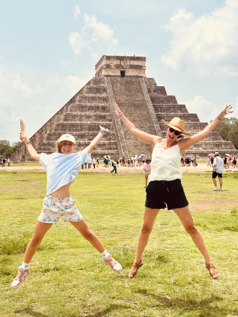 gezin voor Chichen Itza, Mexico